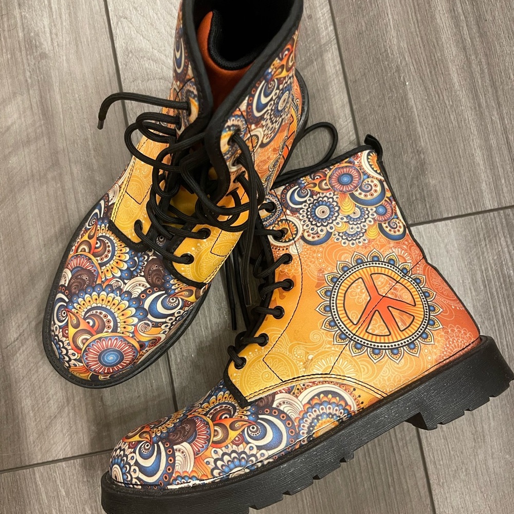 SOLD Colorful Mandala Winter Boots US 7W/9M
